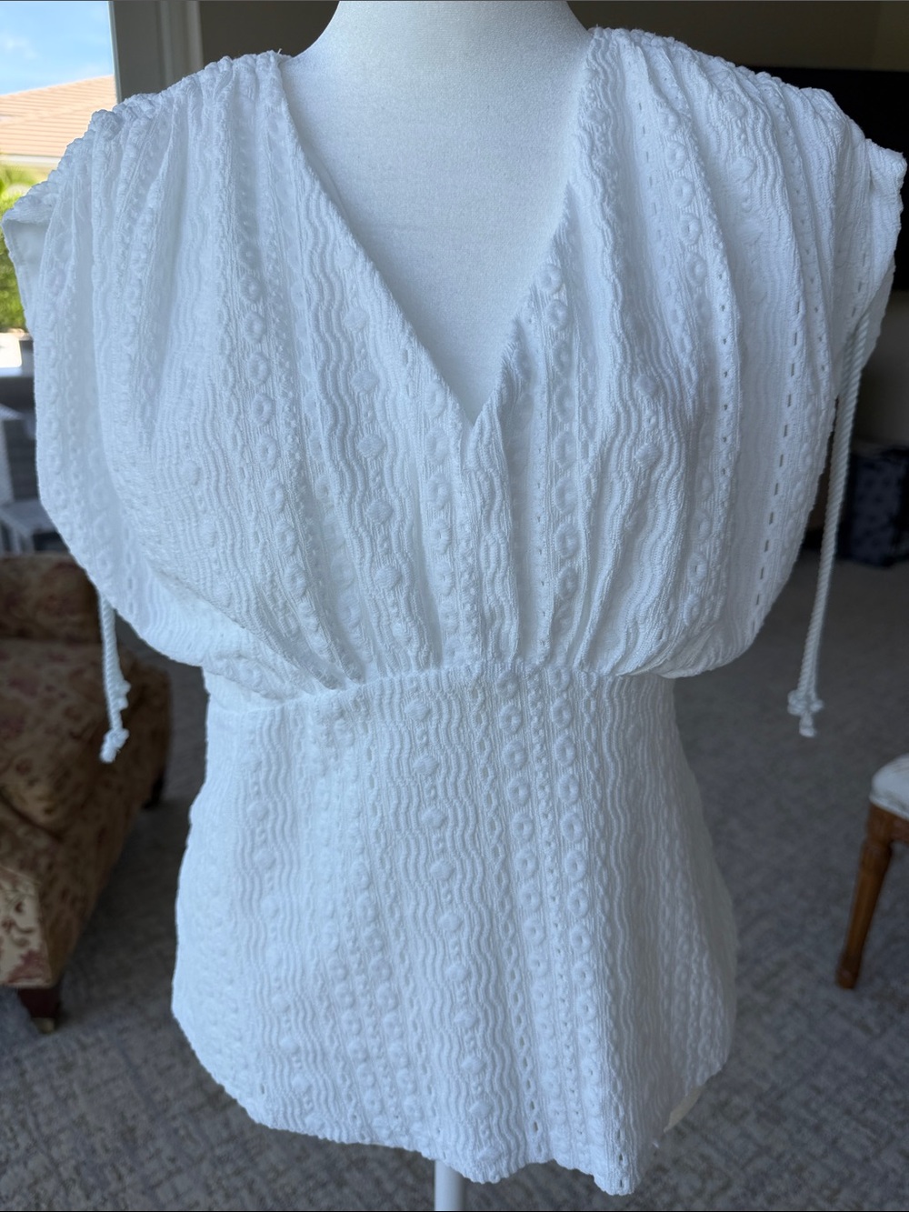 LOFT White Textured V-Neck Sleeveless Blouse